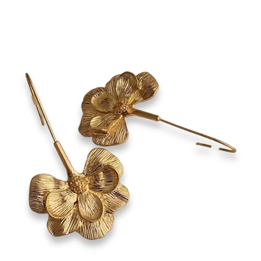 INCREDIBLE GOLD TONE 3D Flower Hanging Earrings Drop Hook Floral Minimalist Luxe